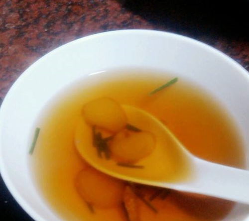 白酒加生姜加什么泡水喝好，白酒和生姜泡治什么