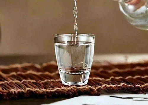 喝白酒后拉红水怎么回事，喝酒后拉红色的屎是什么原因